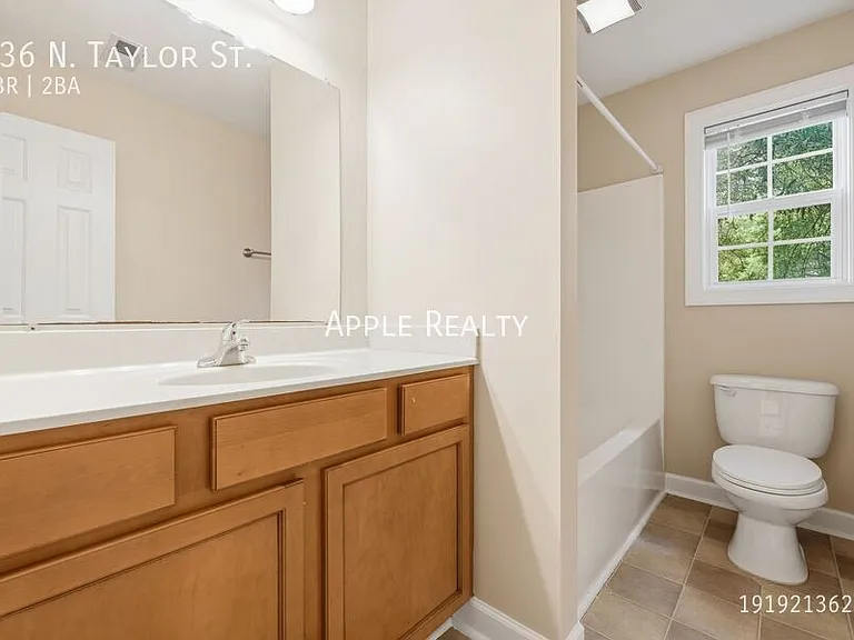 836 N Taylor St — Photo 15