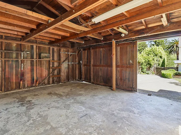 Garage/Storage