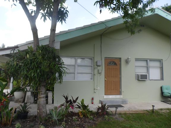 3rd image of 4416 SW 28th Ter