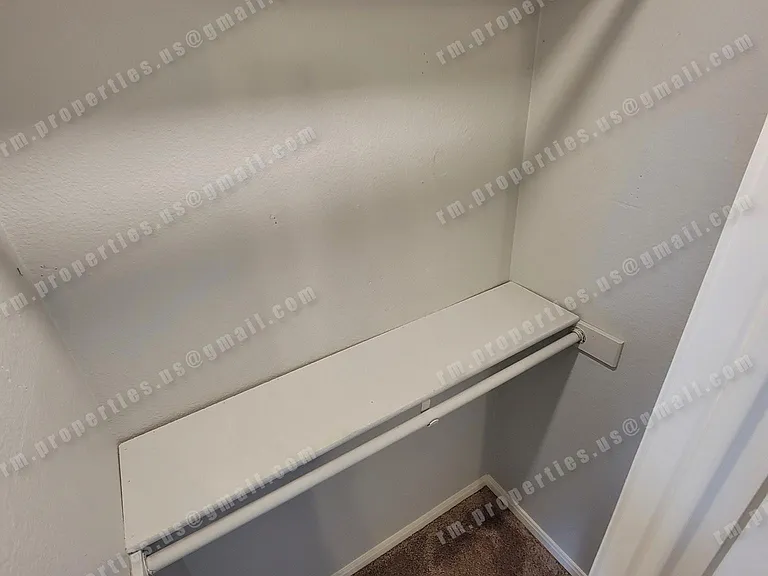 Master closet 1