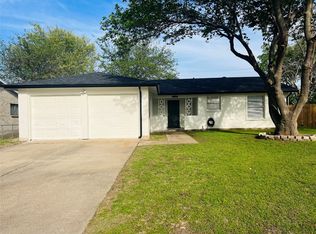 1302 Oakbrook St, Lancaster, TX 75134