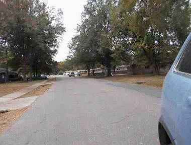 2nd image of 1417 Carlisle Ln