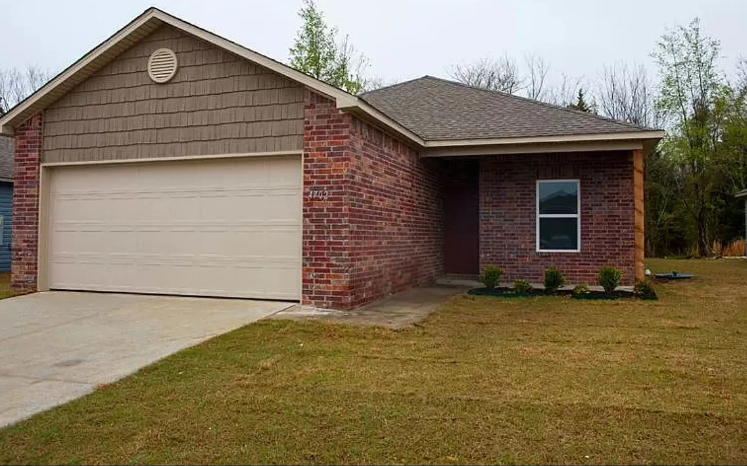 4-Bedroom, 2-Bathroom West Fayetteville Home With Fenced In Backyard And 2x Car Garage - Availabl... — Photo 1