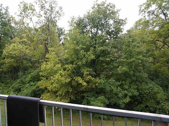 5th image of 225 Cave Run Dr APT 7