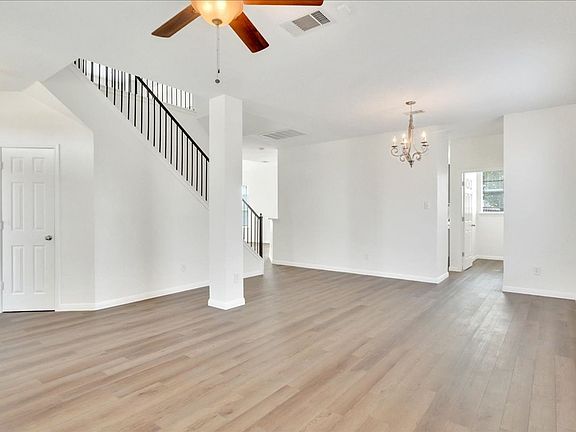 4th image of 1402 Grafton Ln