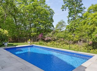 11 Harbor Rd, Hampton Bays, NY 11946