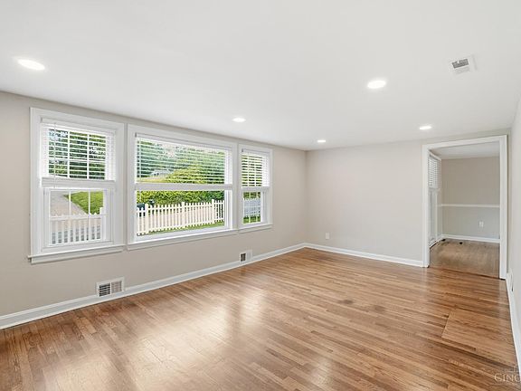 5th image of 9808 Daly Rd