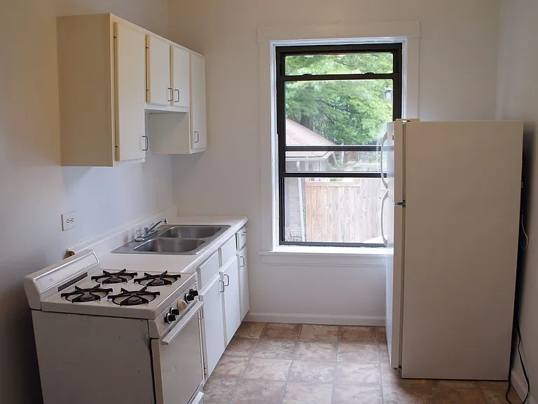 2516 N. Kedzie LP — Photo 23