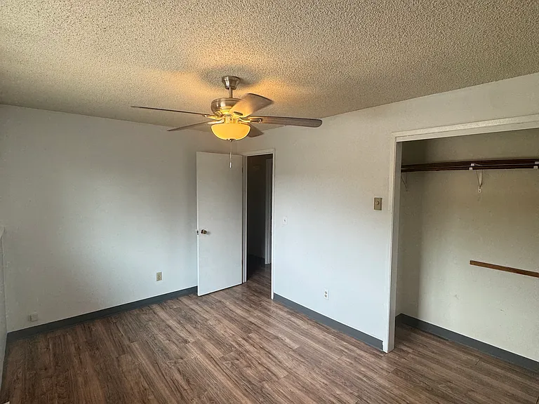 380 NW Thomas St #B — Photo 12