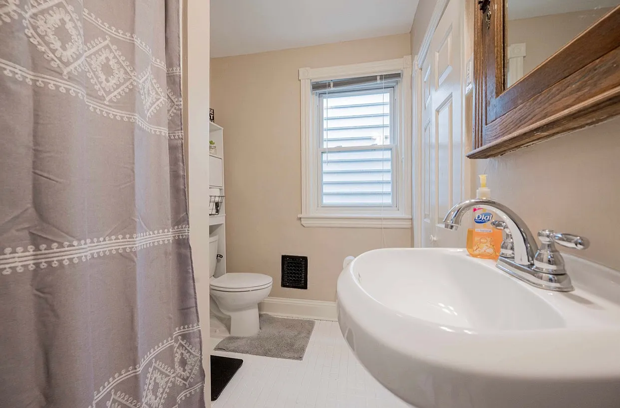 2 bed, 1200 sqft, $1,995 — Photo 4