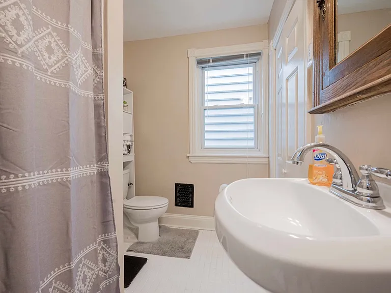 1621 W 13th St #2 — Photo 4