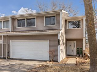 9156 Neill Lake Rd, Eden Prairie, MN 55347