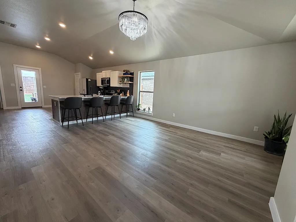 Building Photo - 6105 Poppy Dr