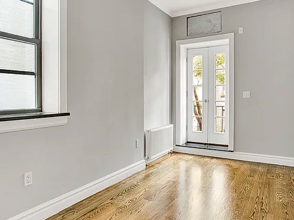 5th image of 450 W 50th St APT 4R