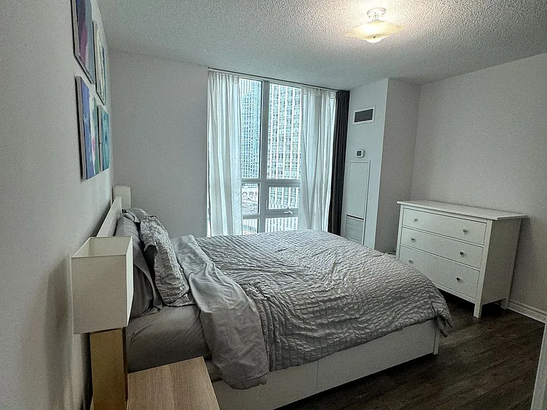19 Grand Trunk Cres #1510 — Photo 7