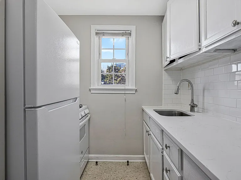 739 N Oakland St — Photo 31