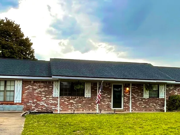 5 Lakeview Dr, Mary Esther, FL 32569