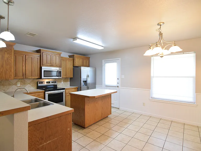 1706 Walker Place Blvd — Photo 4