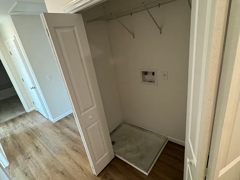 Laundry Hook up