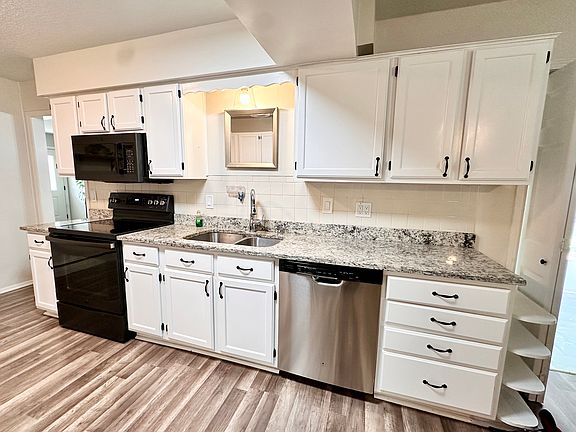 3rd image of 9916 Flora Ave