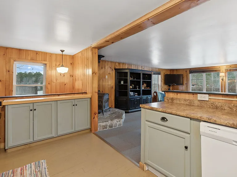 122 Anglers Rd — Photo 7