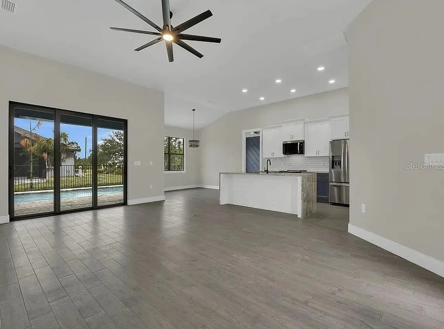 4 bed, 2.0 bath, 2013 sqft, $2,695 — Photo 3