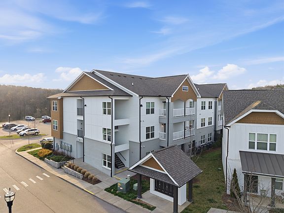 3rd image of 934 Governors Ct #202