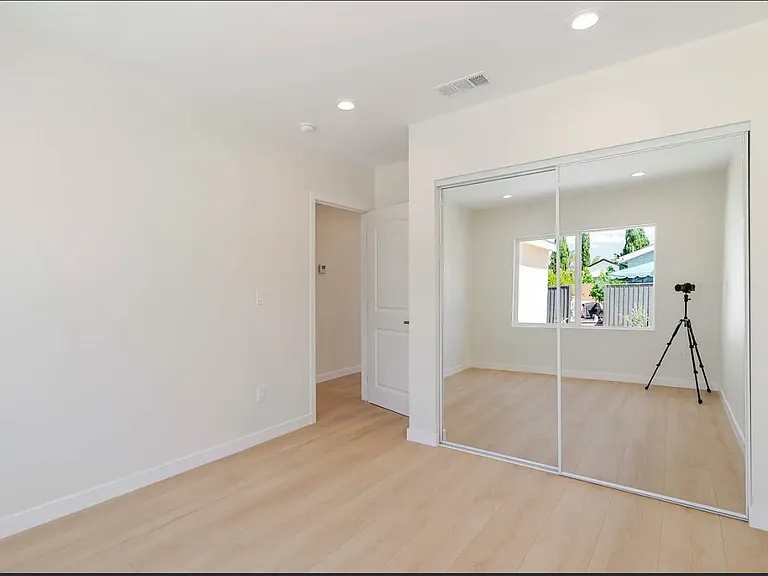 11911 Stagg St — Photo 25