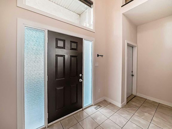 3rd image of 18 Riverine Ln W
