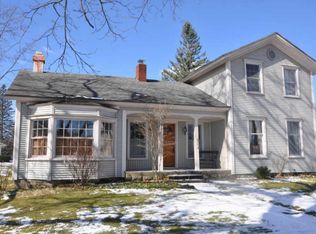 810 Riverside Dr SE, Lowell, MI 49331