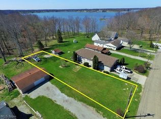 Heston Dr, Lake Milton, OH 44429