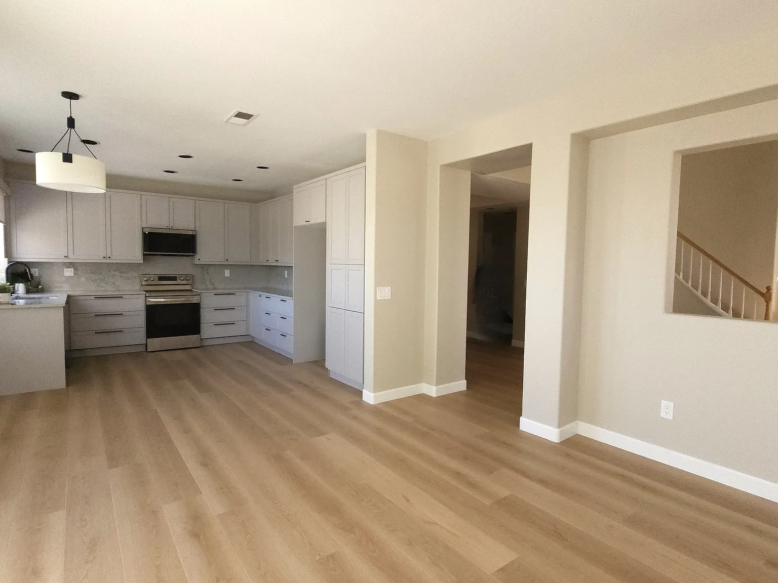 3 bed, 2.5 bath, 1996 sqft, $4,850 — Photo 3