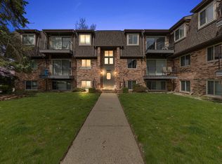 442 Riviera Dr, Saint Clair Shores, MI