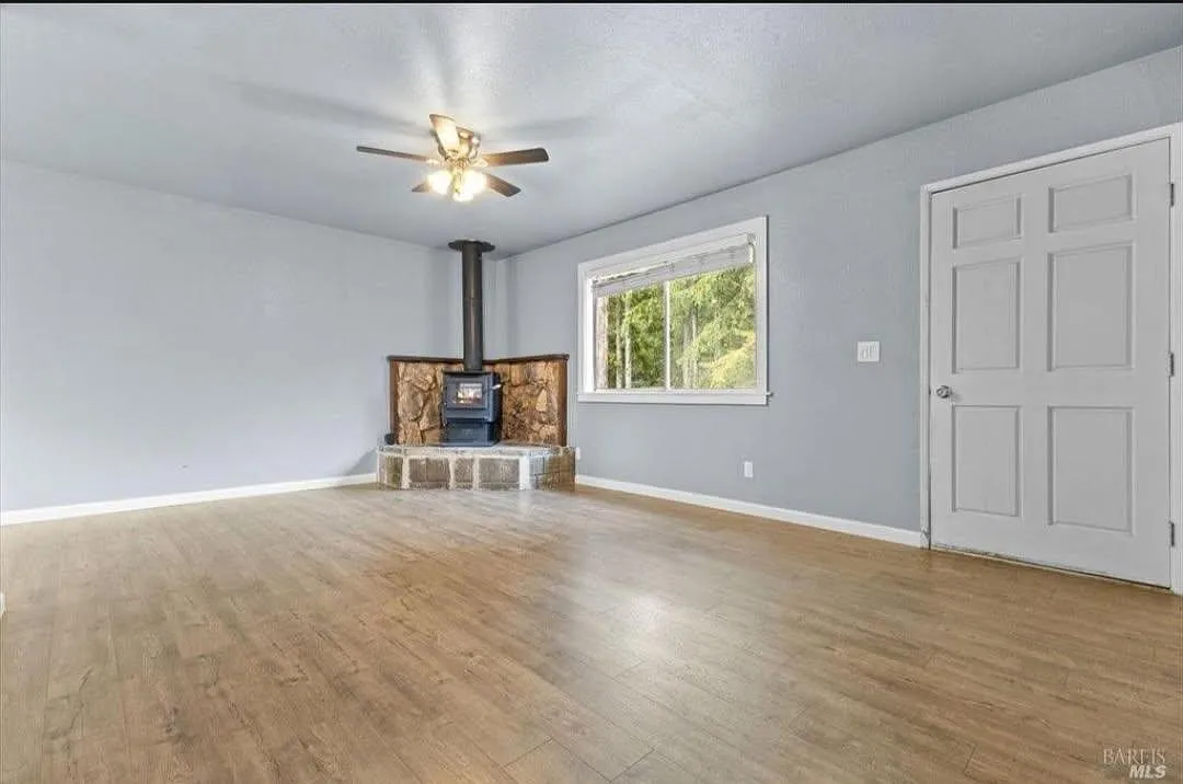 2 bed, 1000 sqft, $1,800 — Photo 2