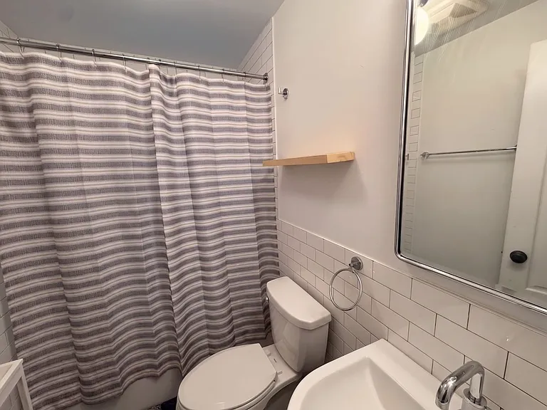 834 W Waveland Ave #G — Photo 9