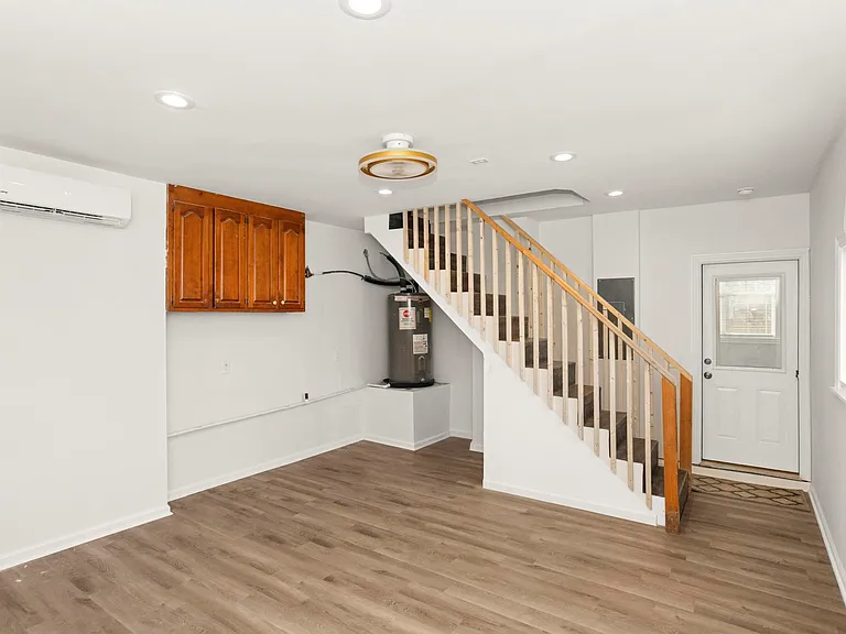 239 E Bledsoe St — Photo 44