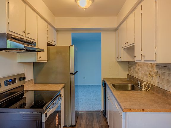 3rd image of 2440 Noble Rd #1
