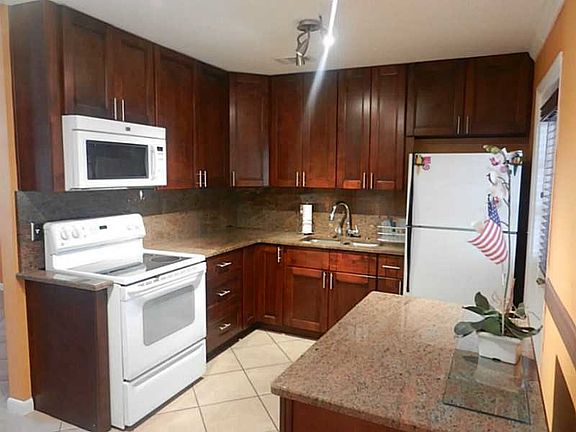 3rd image of 6350 Southgate Blvd