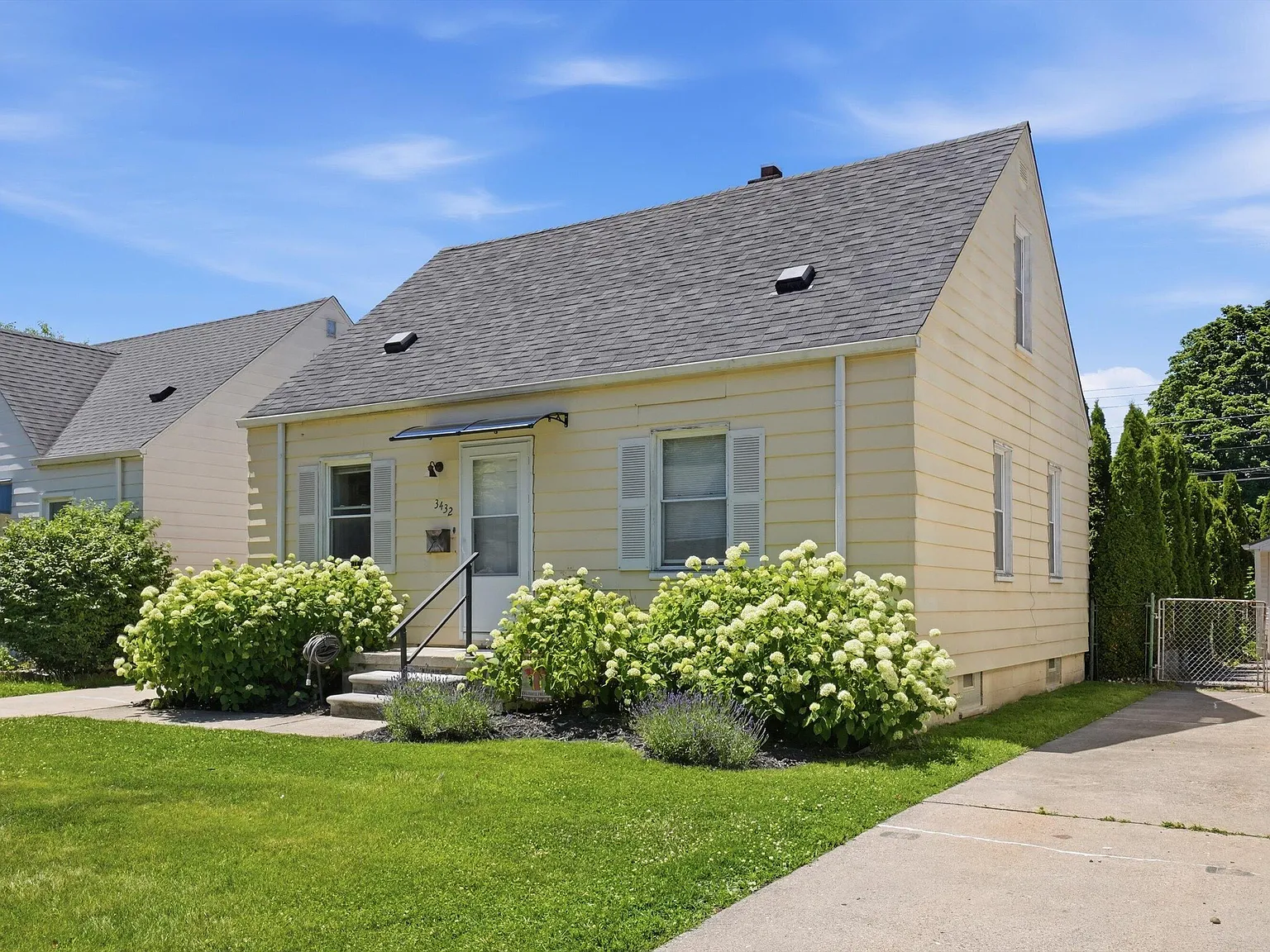 4 bed, 1.0 bath, 1008 sqft, $1,900 — Photo 4