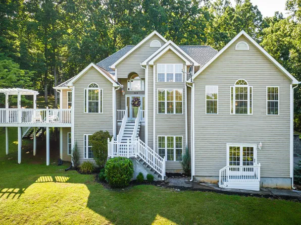 302 Pine Laurel Cir, Bluff City, TN 37618