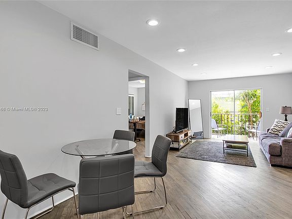 5th image of 1821 Jefferson Ave APT 207