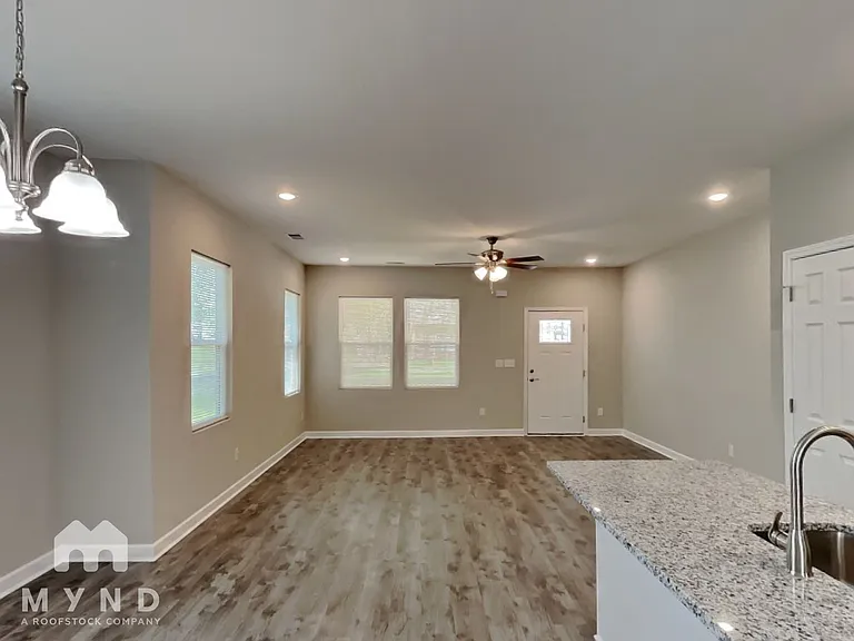 444 Deaton St — Photo 8