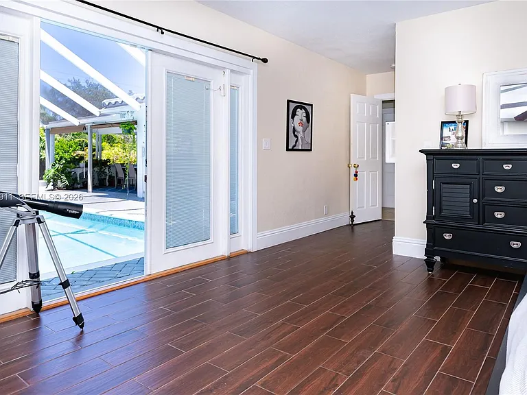 1529 Bayview Dr — Photo 12
