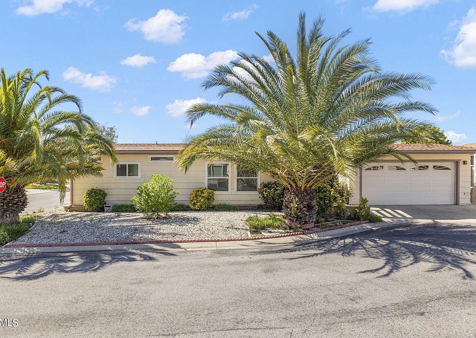 1st image of 60 Poinsettia Gardens Dr #60