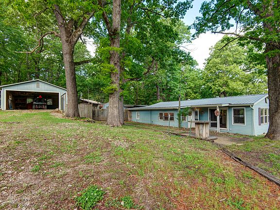 3rd image of 179 Dallas Road