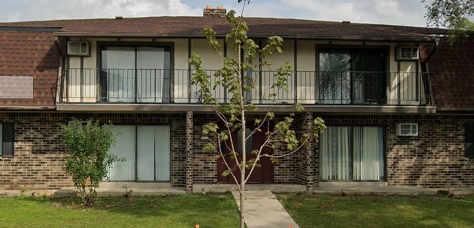 1st image of 8950 N 97th St #104