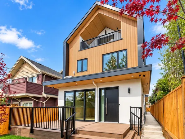 1582 E 2nd Ave #1, Vancouver, BC V5N 1C7