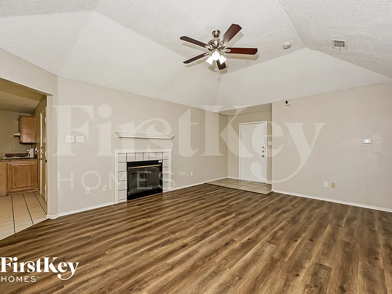 606 Plainview Dr — Photo 3