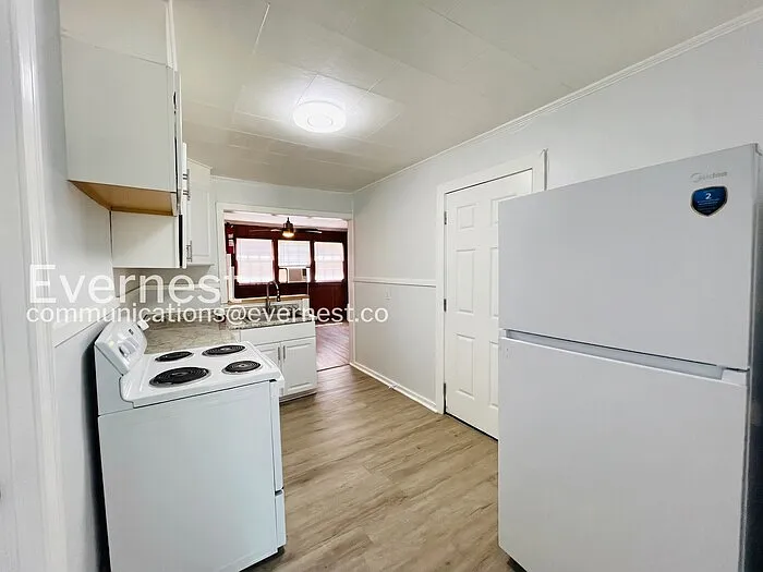 3 bed, 2.0 bath, 1346 sqft, $1,145 — Photo 3