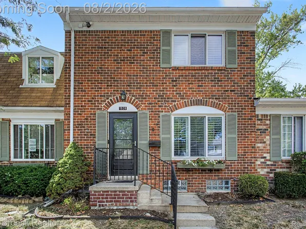 1928 S Wickham St W, Royal Oak, MI 48073